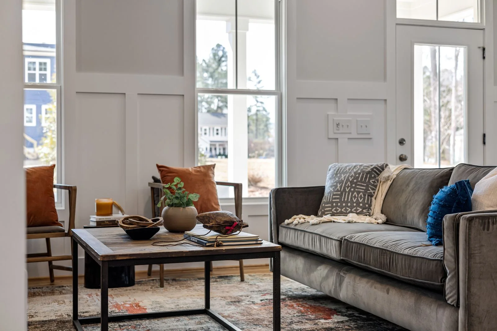 Adosado contemporáneo con patio privado